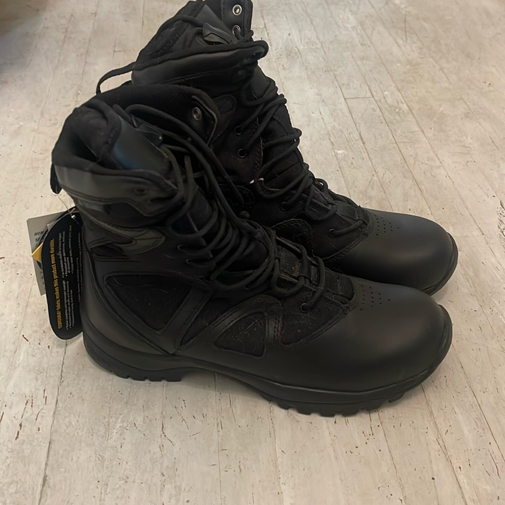Women’s combat boots NWT